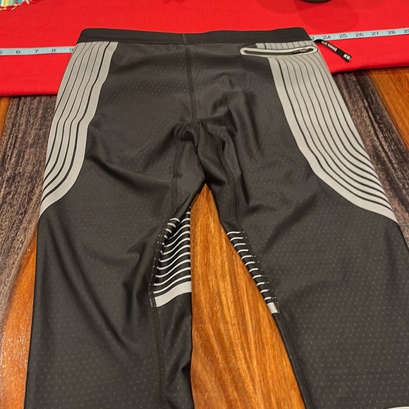 Nike Dri-Fit women’s Workout Leggings. EUC - Picture 8 of 9